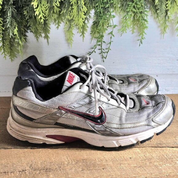 Size 11.5 Nike Silver, Red, Black & White Nike Shoes - Picture 1 of 13